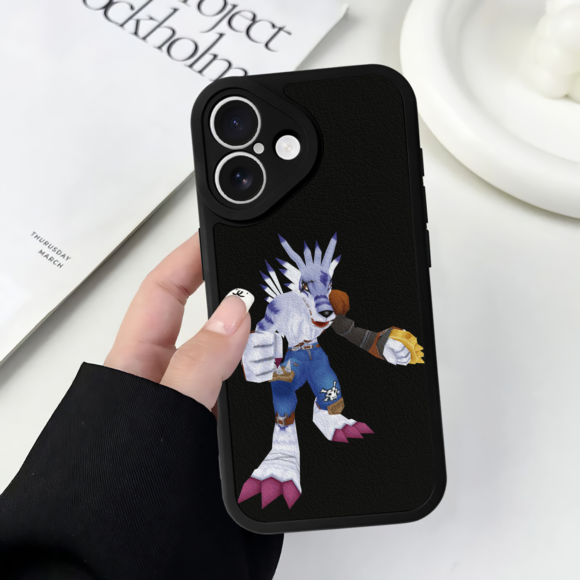 （画像用） Digimon デジタルモンスター/デジモン 【iPhone 16シリーズ対応】シリコンスマホケース（レザー調） 材質：シリコン